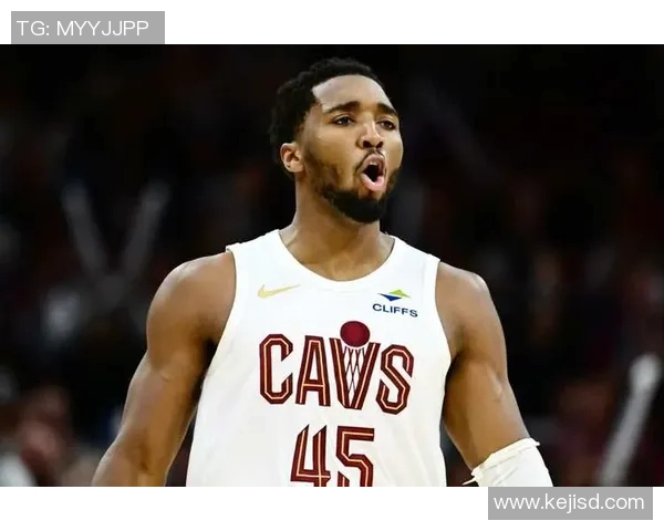 米切尔37分击溃雄鹿！字母哥伤退，阿伦24分钟砍12分，真被莫布里耽误